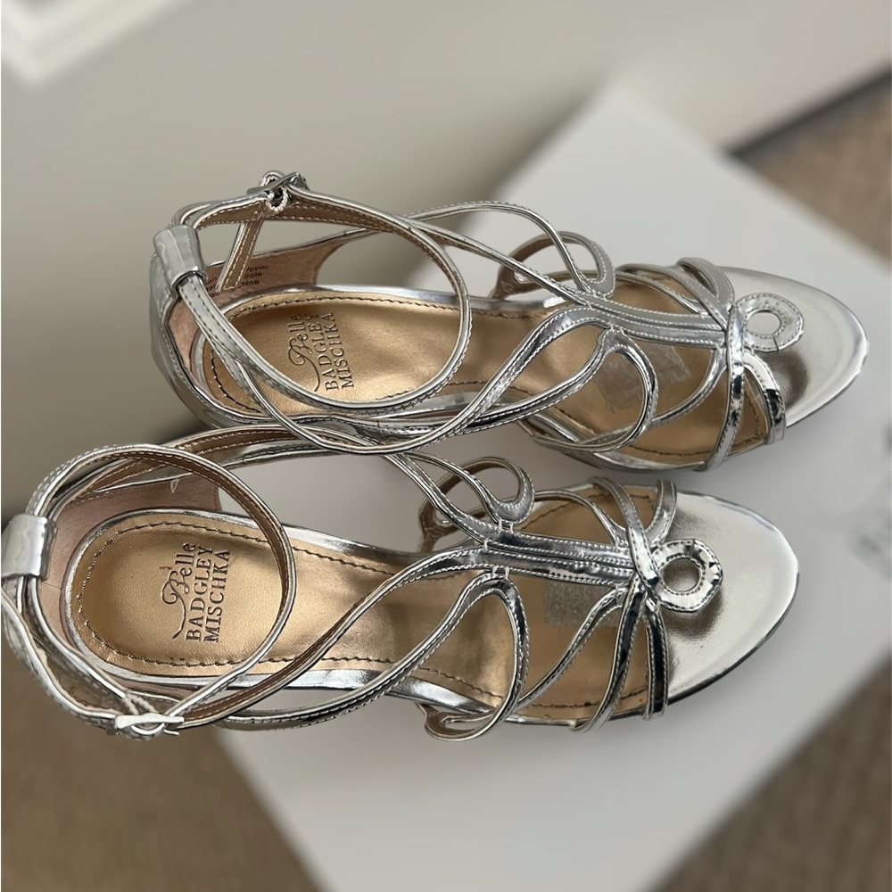 badgley mischka nicci silmet heels nb1134 silver sandals herla - like brand new